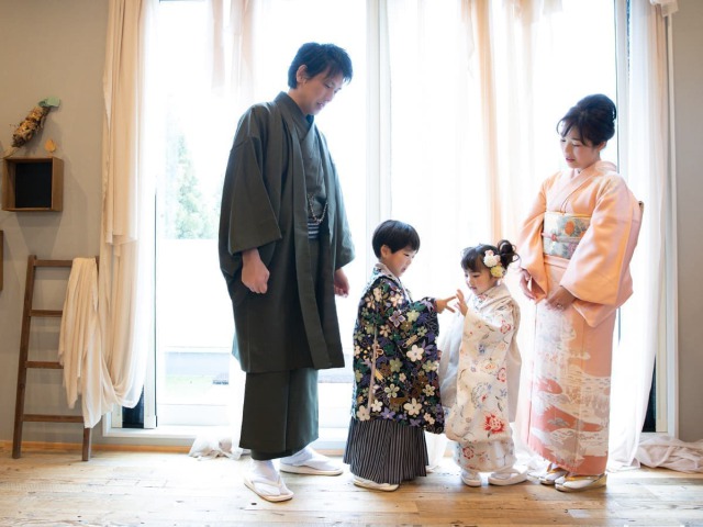 【岡山・倉敷】写真スタジオで着物レンタル！お宮参りの流れと家族で撮影するメリットは？